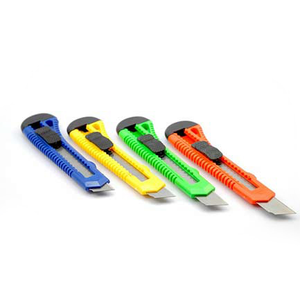 [90083] Navaja Retractil Cutter Grande de Plastico 18 mm Celica