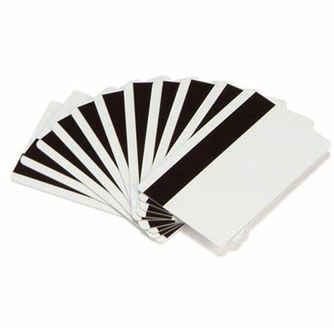 Tarjeta de PVC 3-3/8 x 2-1/8"  Blanco 30 Mil con Banda Magnetica con 100